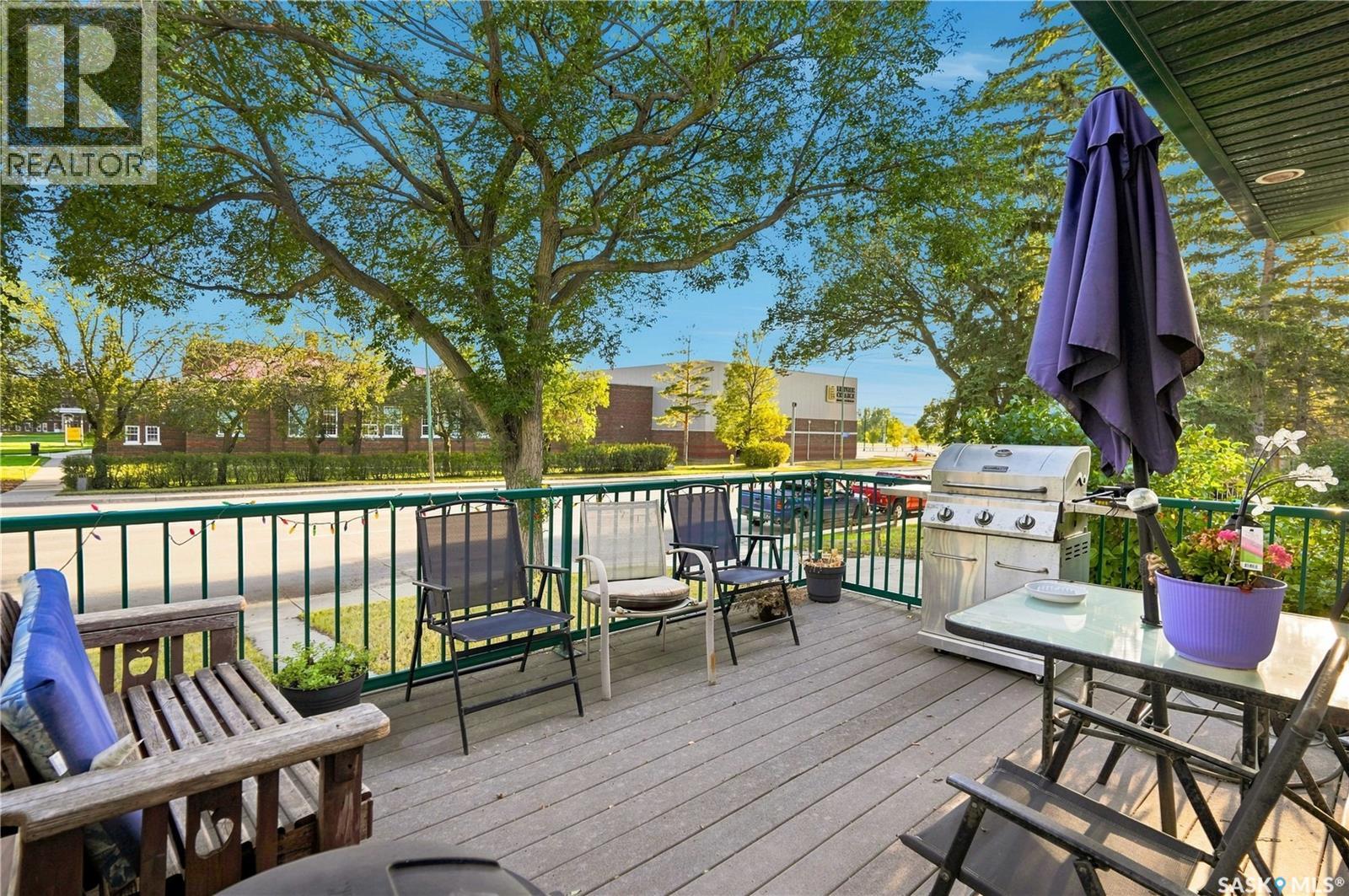 4920 DEWDNEY AVENUE - 36