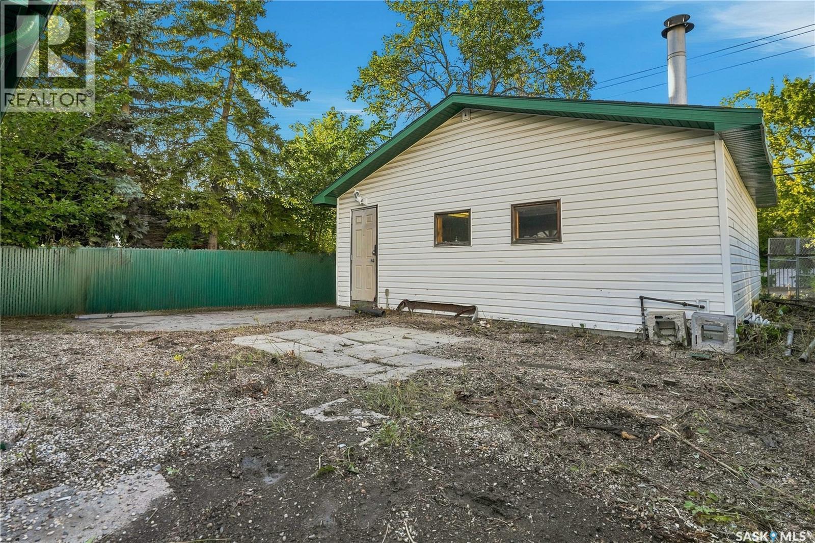 4920 DEWDNEY AVENUE - 41