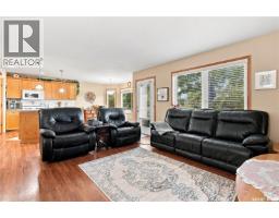 Kitchen - 4920 Dewdney Avenue, Regina, SK S4T1B8 Photo 8