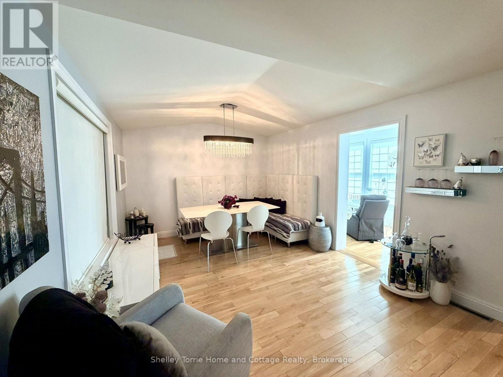 515 BAY STREET - 25