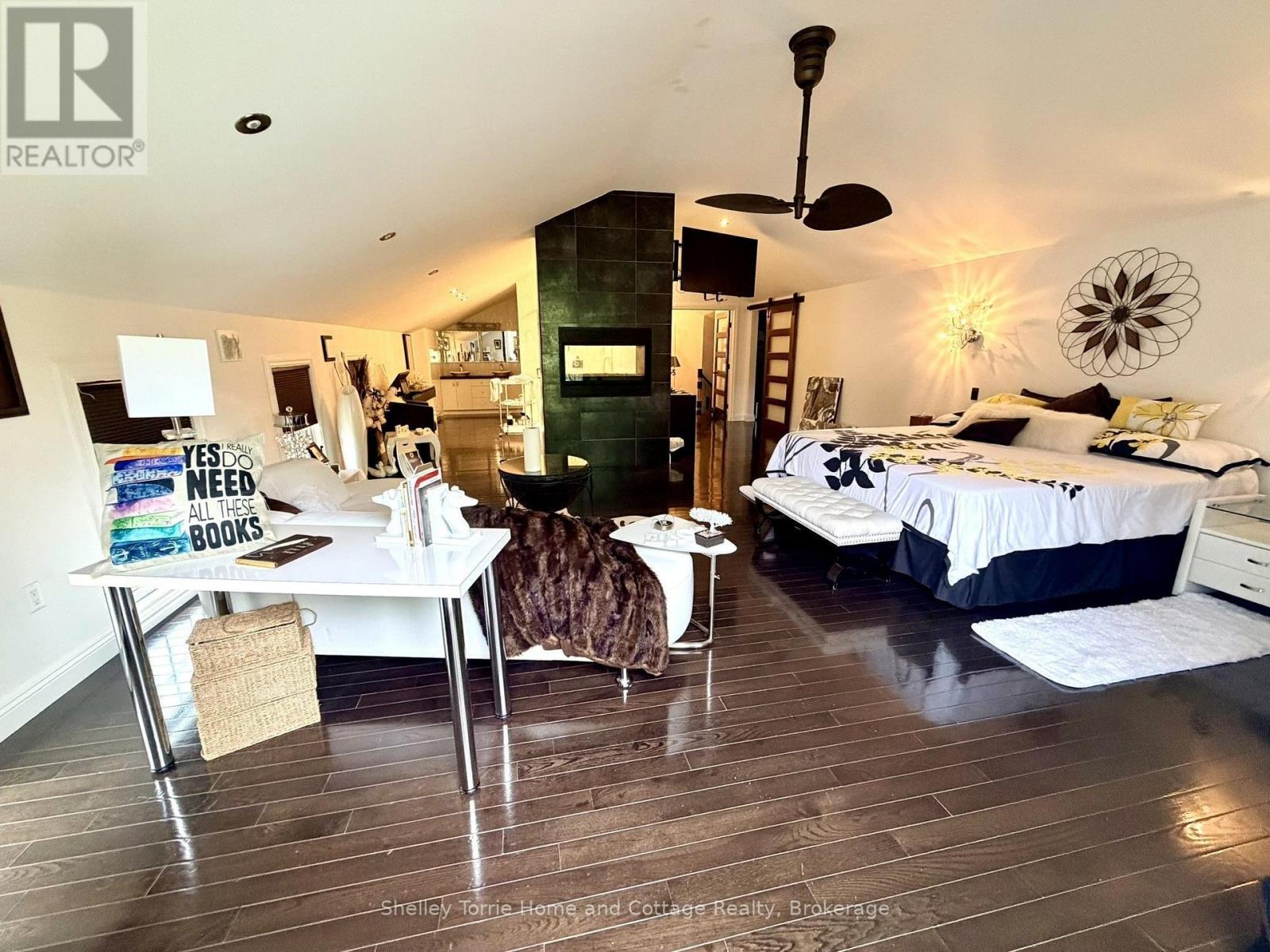 515 BAY STREET - 27
