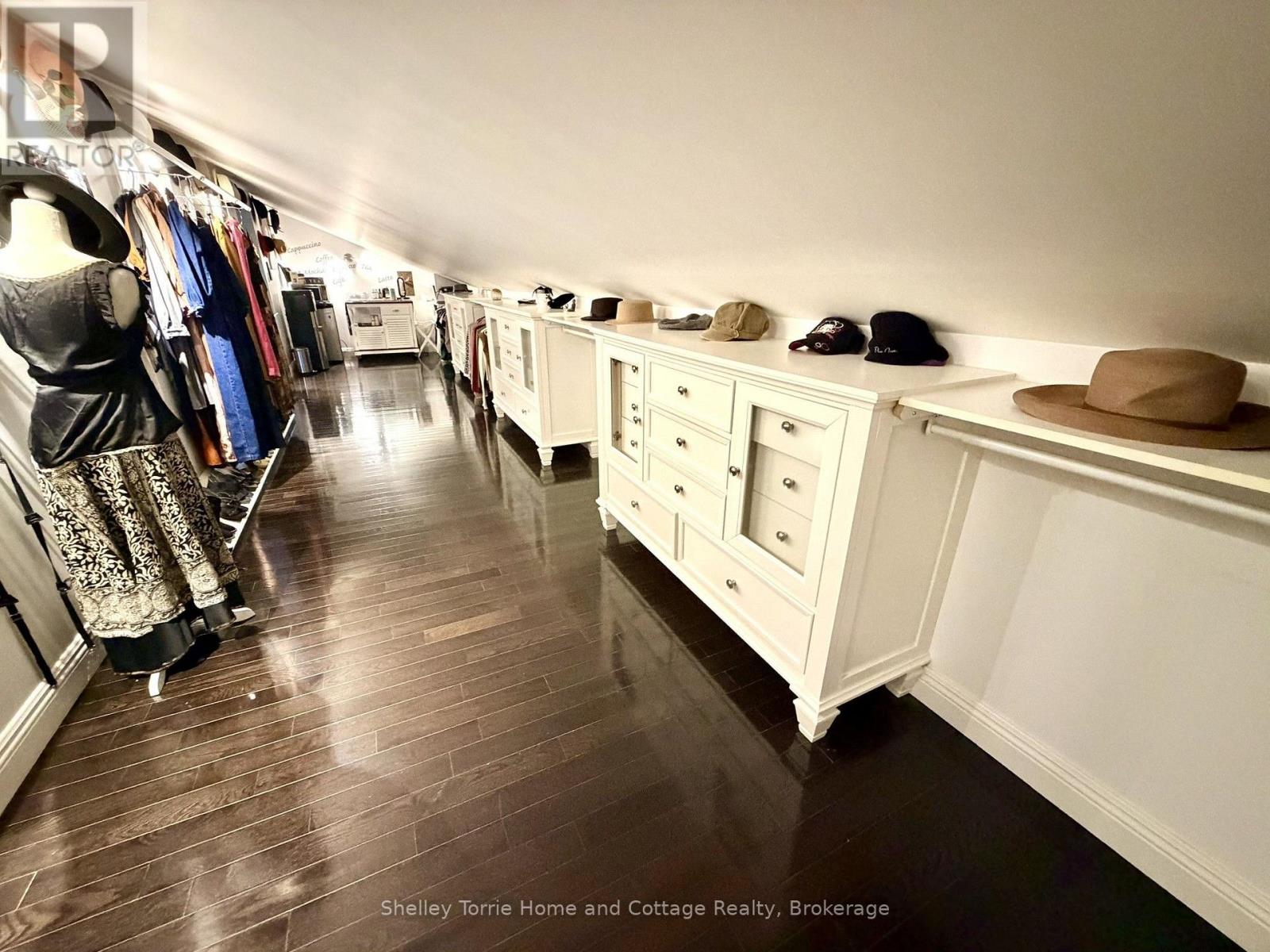515 BAY STREET - 32