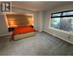 4pc Bathroom - 376 Sunlake Road Se, Calgary, AB T2X3H4 Photo 15