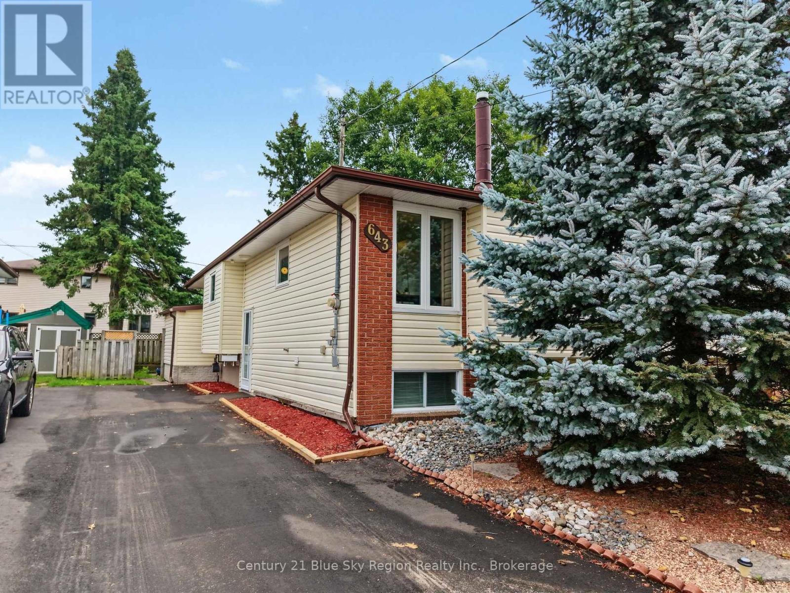 643 ROBARTS AVENUE - 1