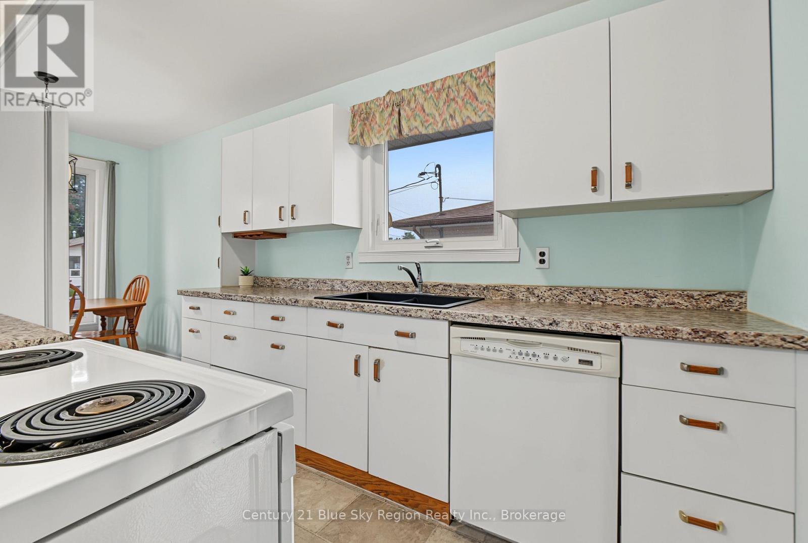 643 ROBARTS AVENUE - Image 10