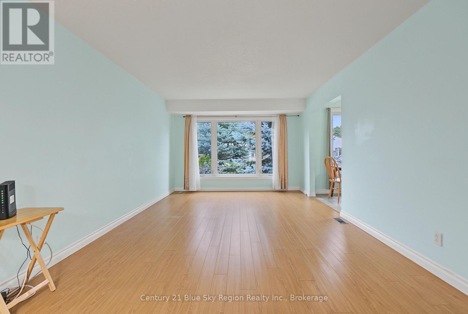 643 ROBARTS AVENUE - 16