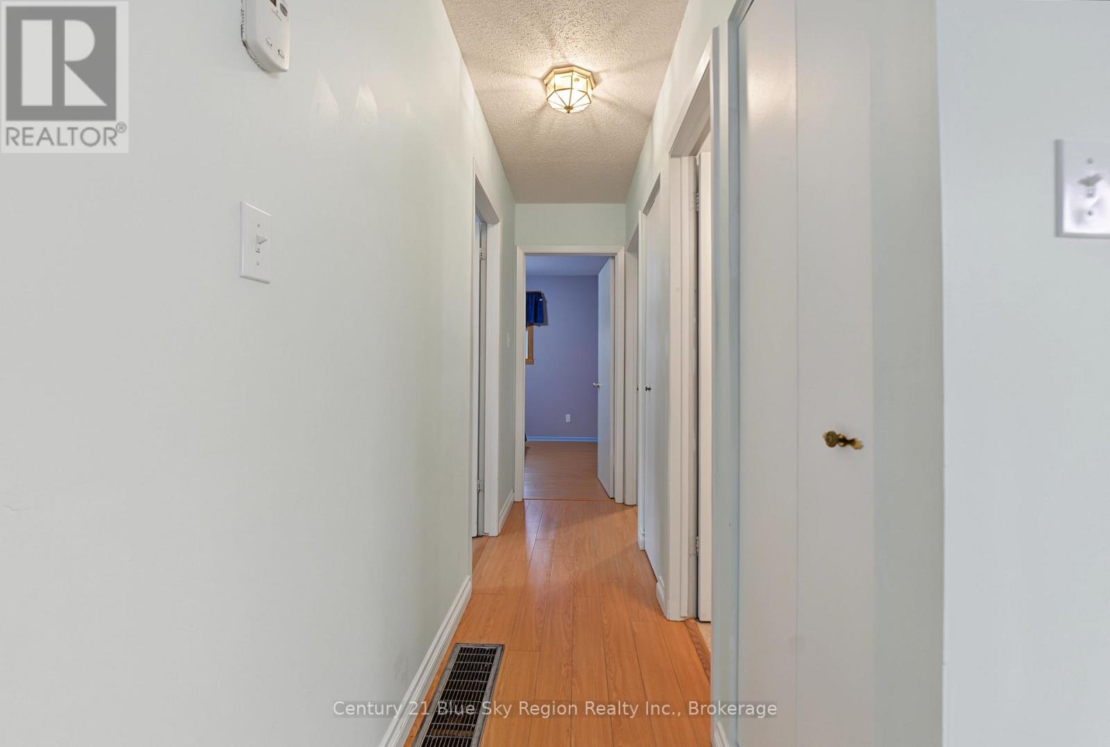 643 ROBARTS AVENUE - 17