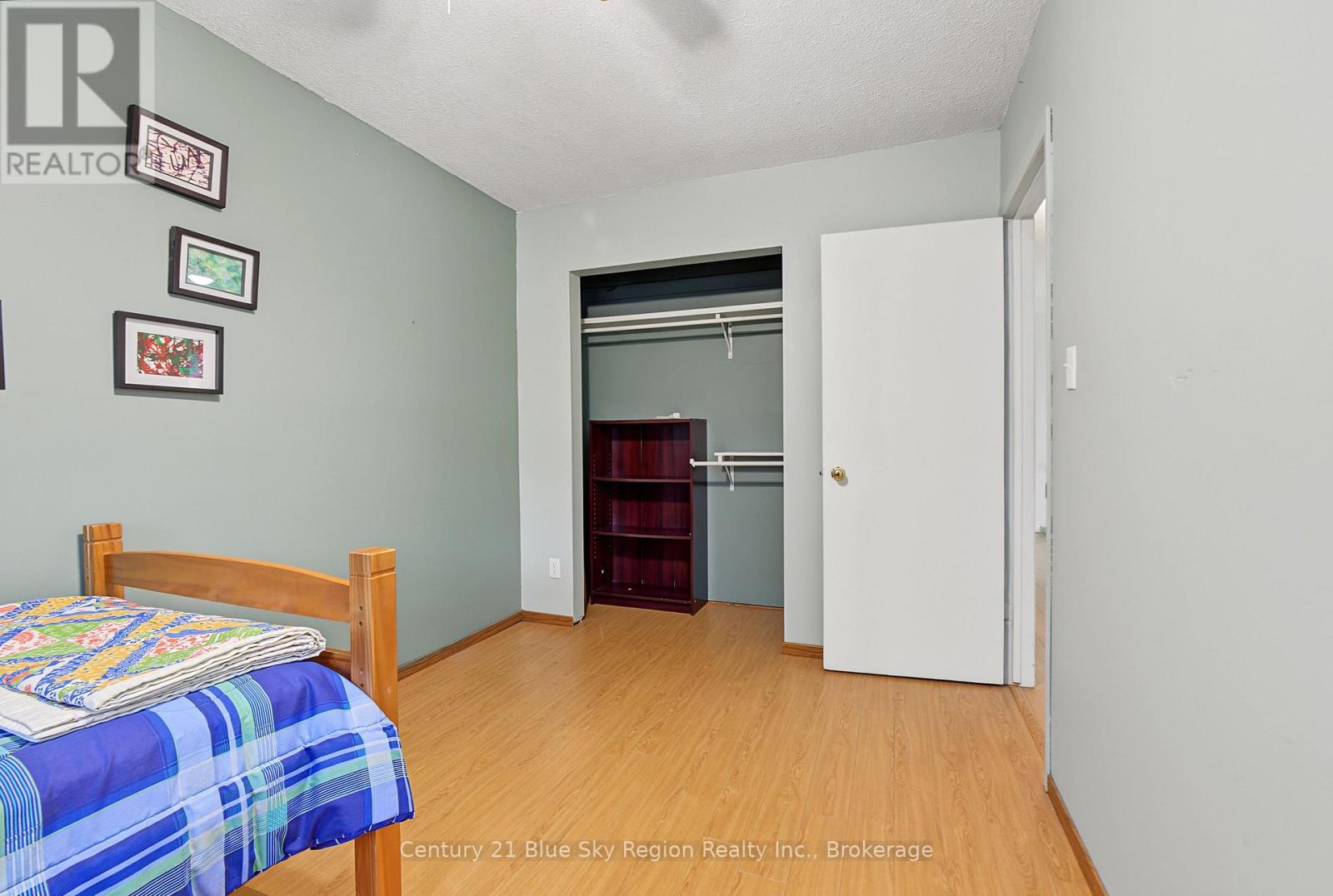 643 ROBARTS AVENUE - 21