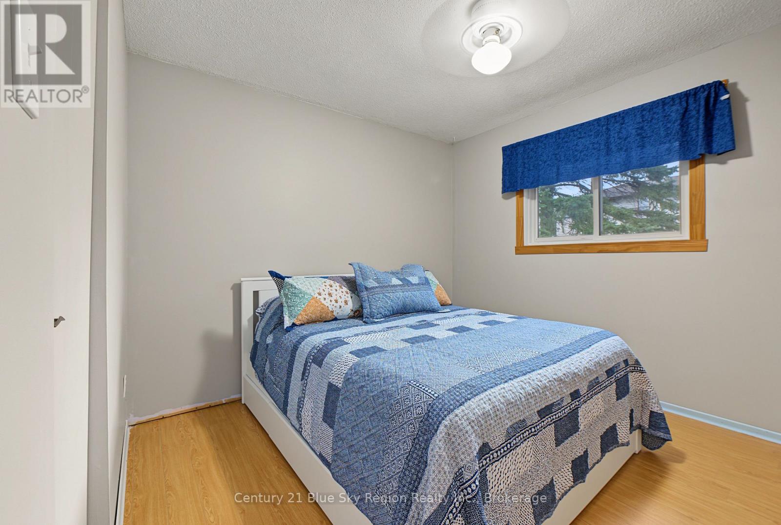 643 ROBARTS AVENUE - 22