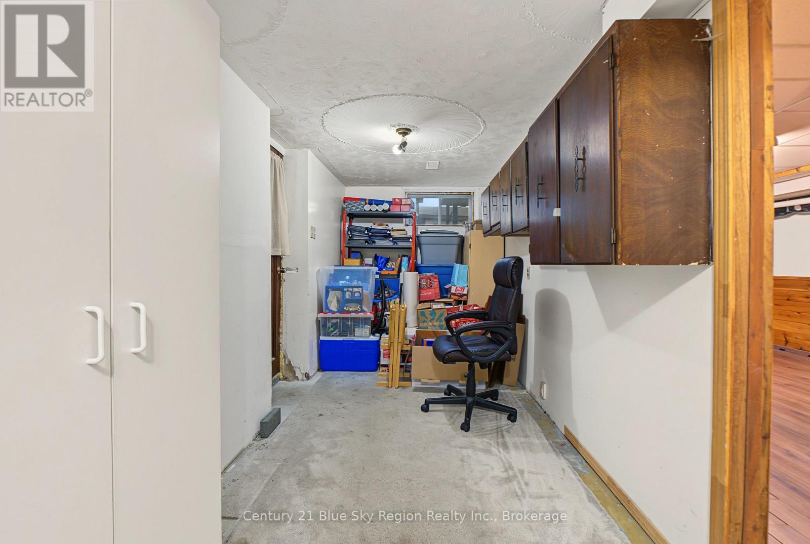 643 ROBARTS AVENUE - 33