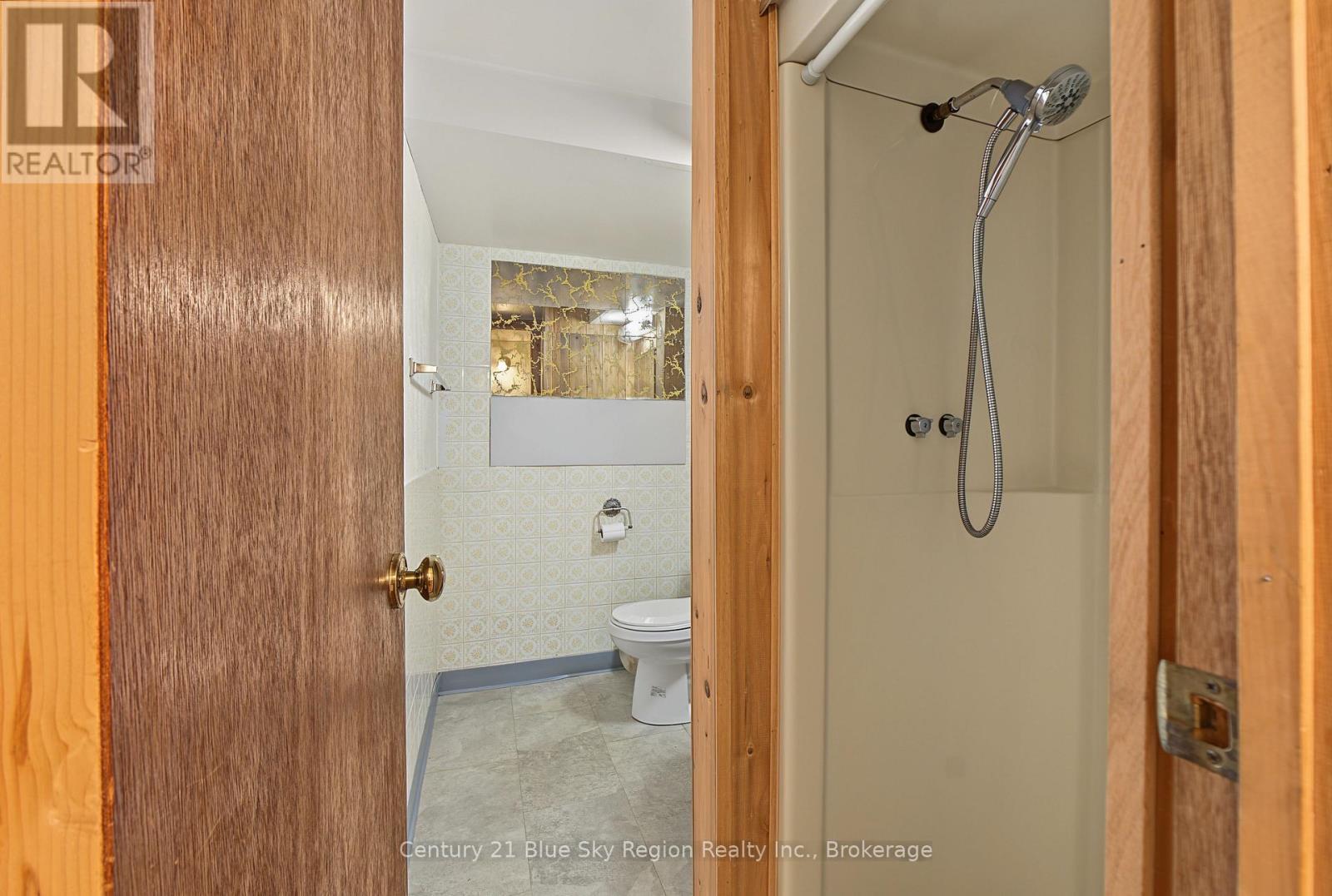 643 ROBARTS AVENUE - Image 35