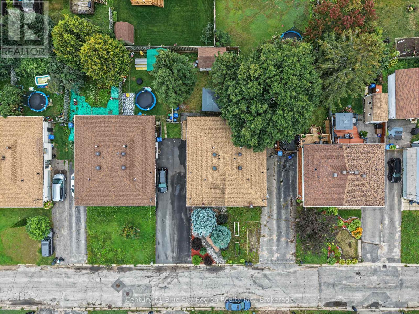 643 ROBARTS AVENUE - 42