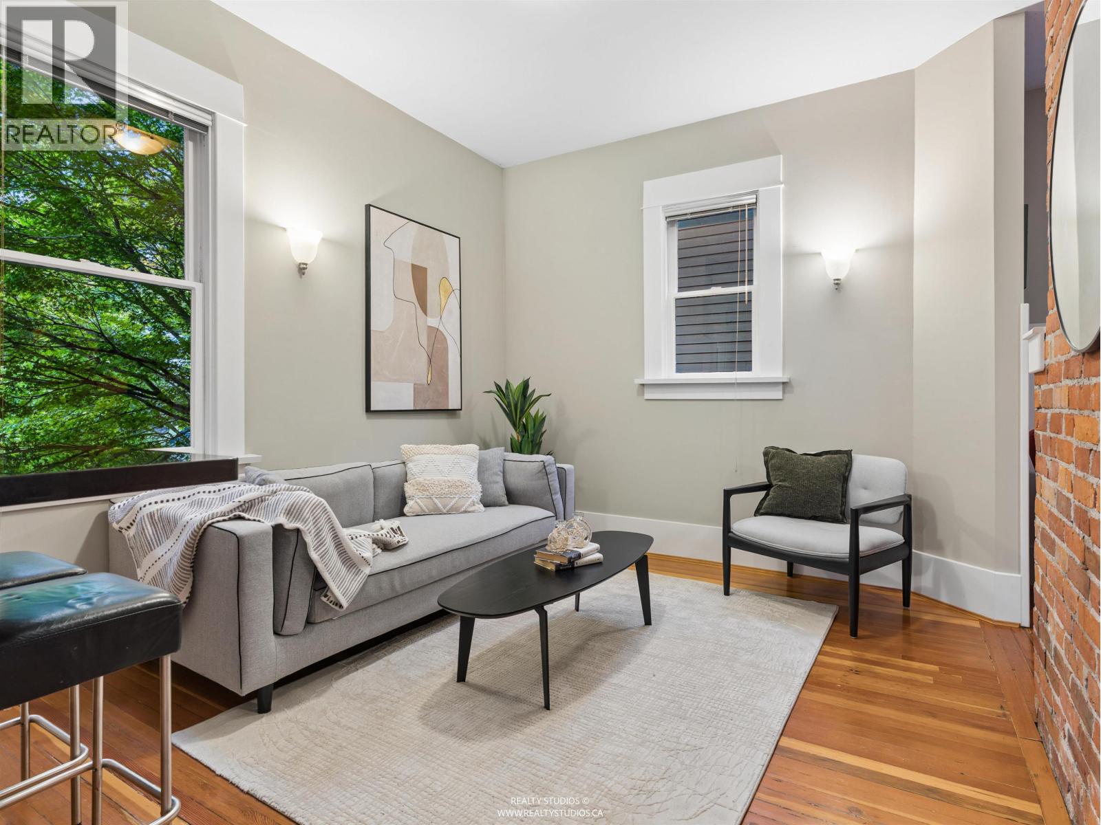559 W 18TH AVENUE, Vancouver