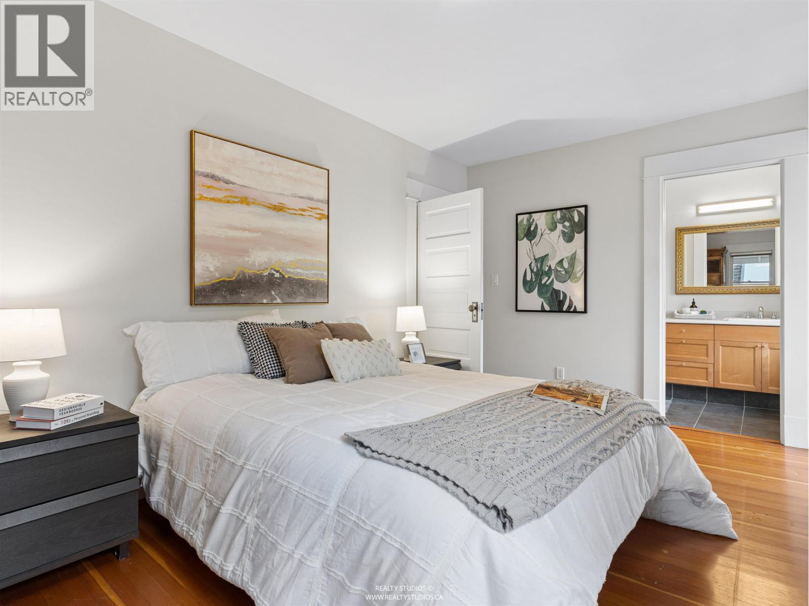 559 W 18TH AVENUE, Vancouver