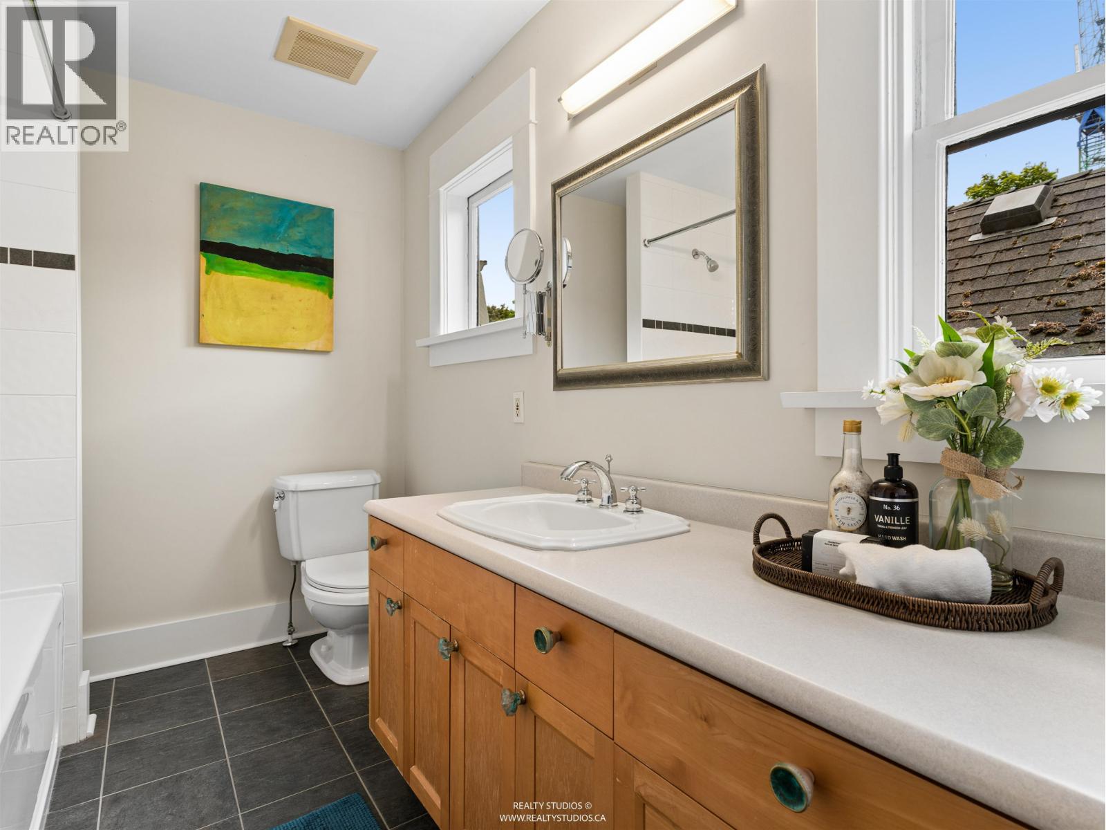 559 W 18TH AVENUE, Vancouver