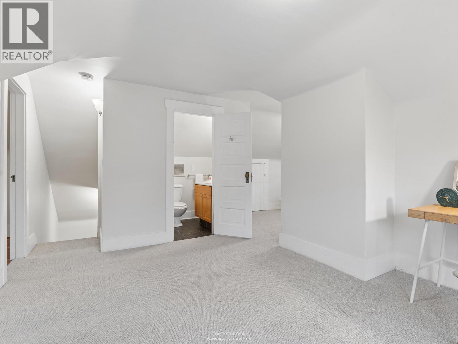 559 W 18TH AVENUE, Vancouver