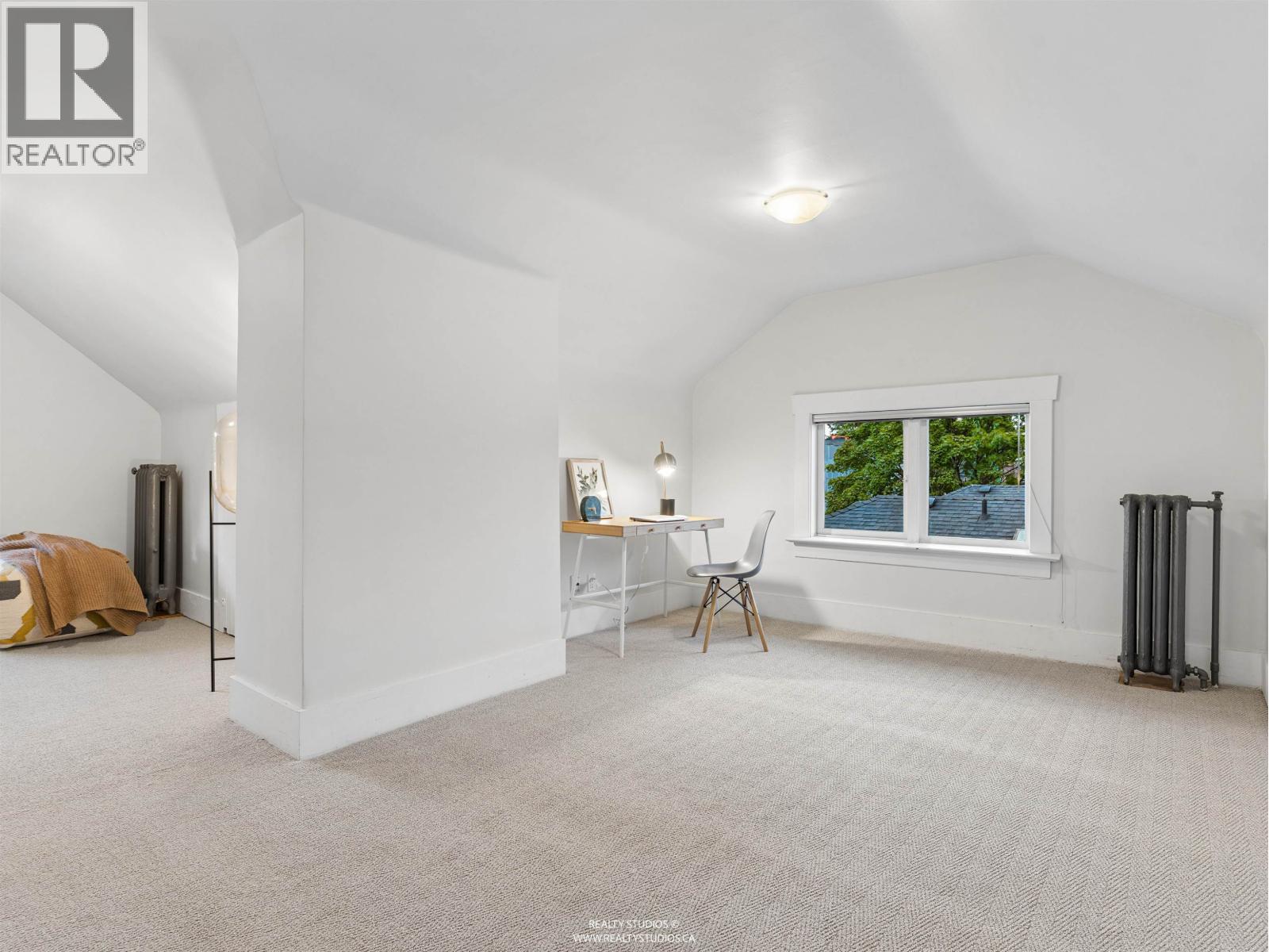 559 W 18TH AVENUE, Vancouver