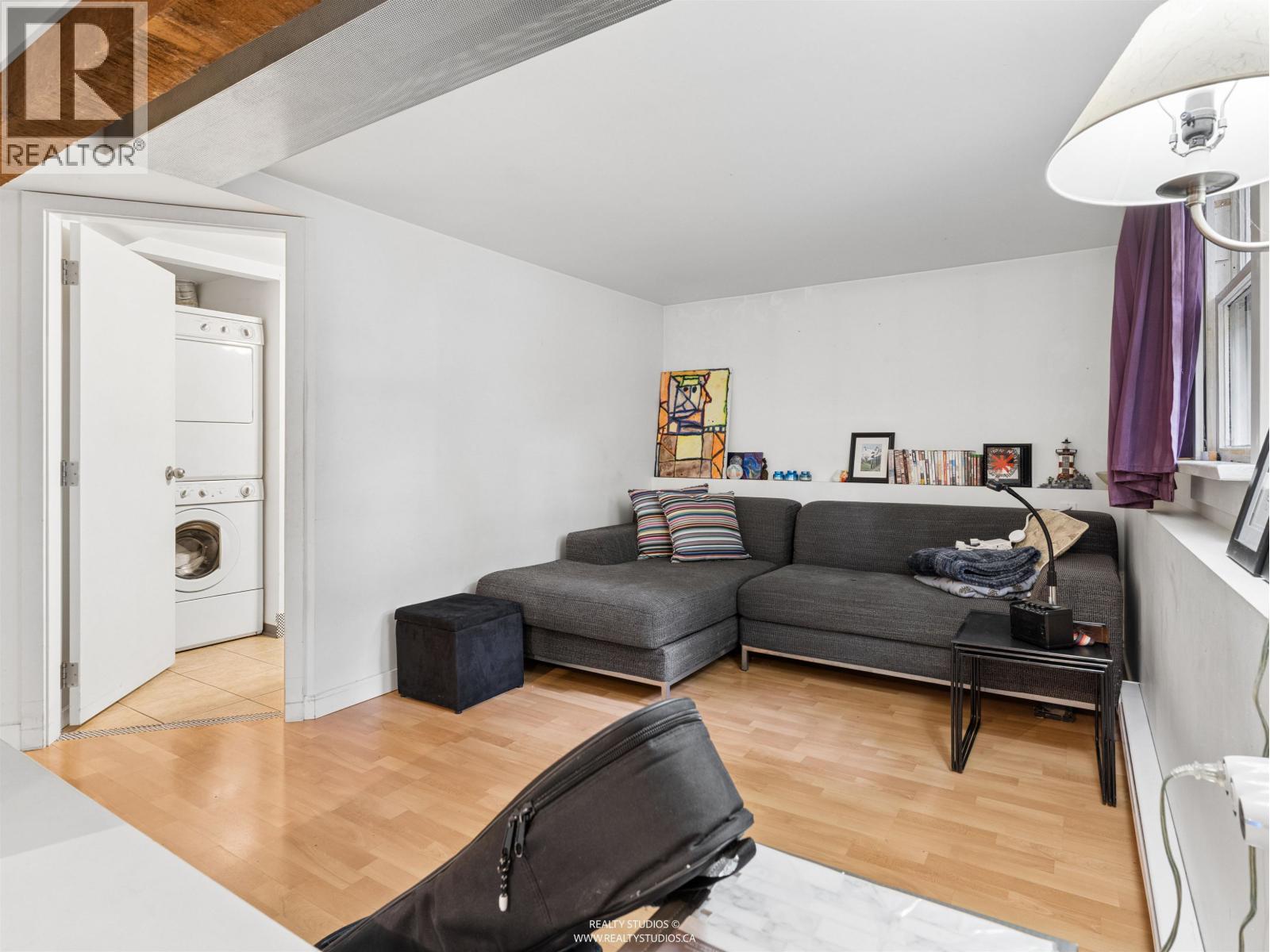 559 W 18TH AVENUE, Vancouver