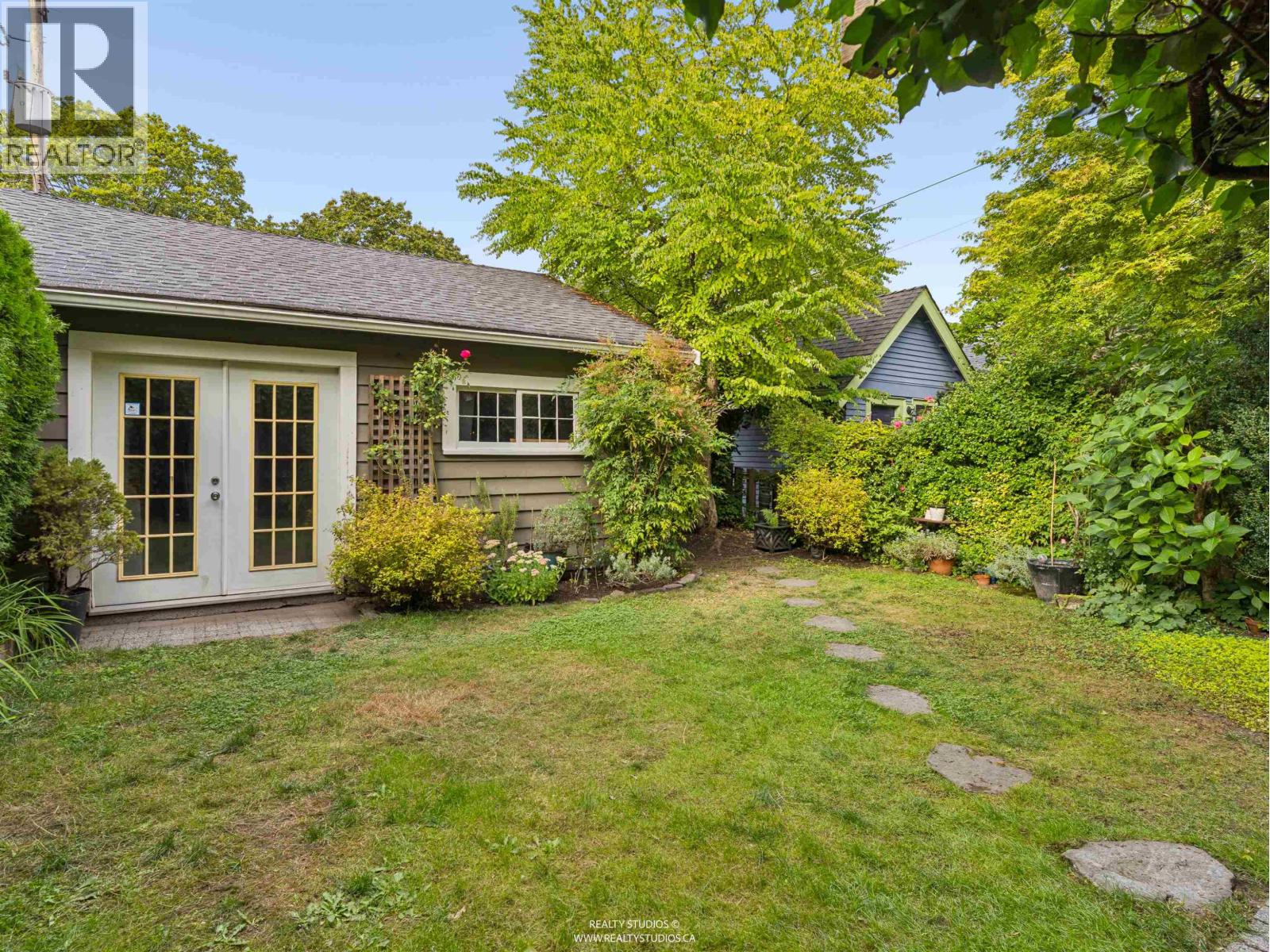559 W 18TH AVENUE, Vancouver