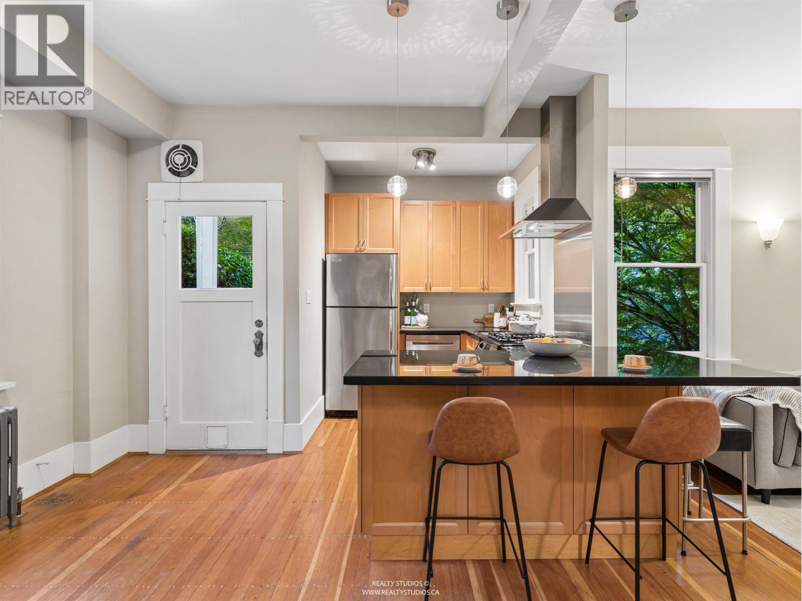 559 W 18TH AVENUE, Vancouver