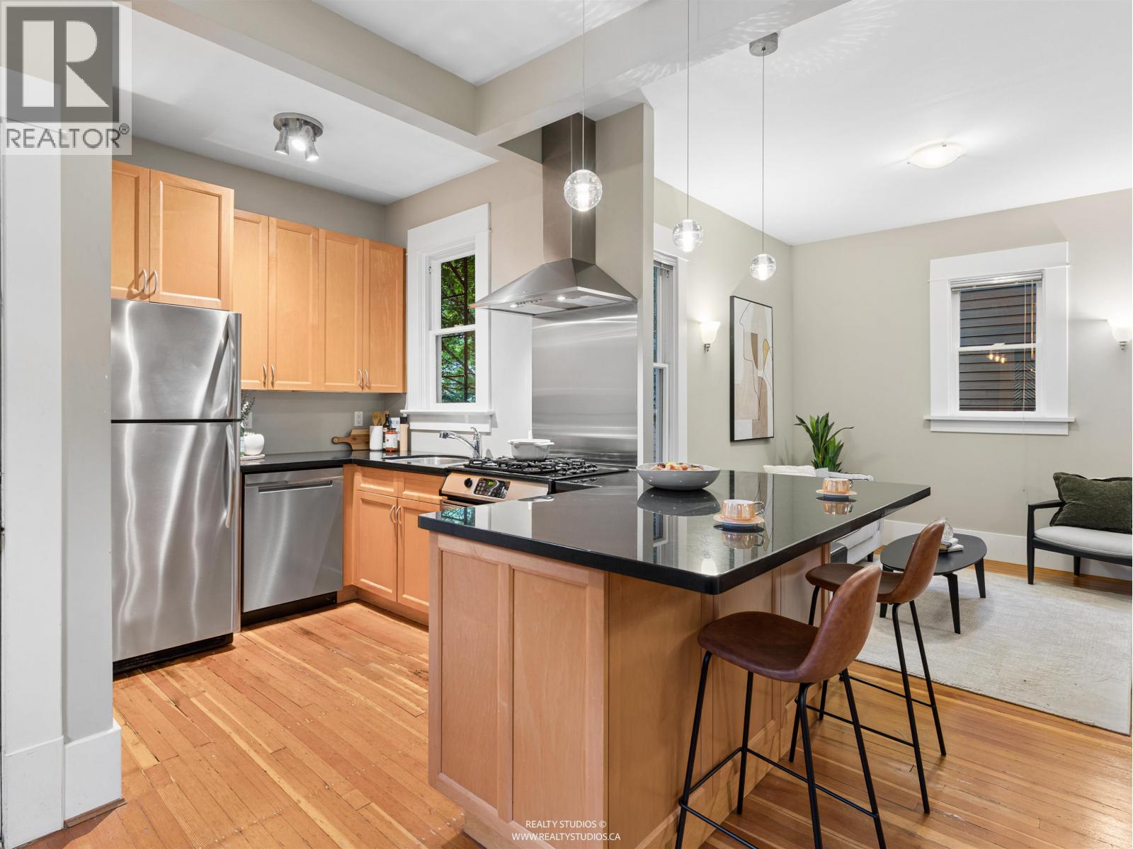 559 W 18TH AVENUE, Vancouver
