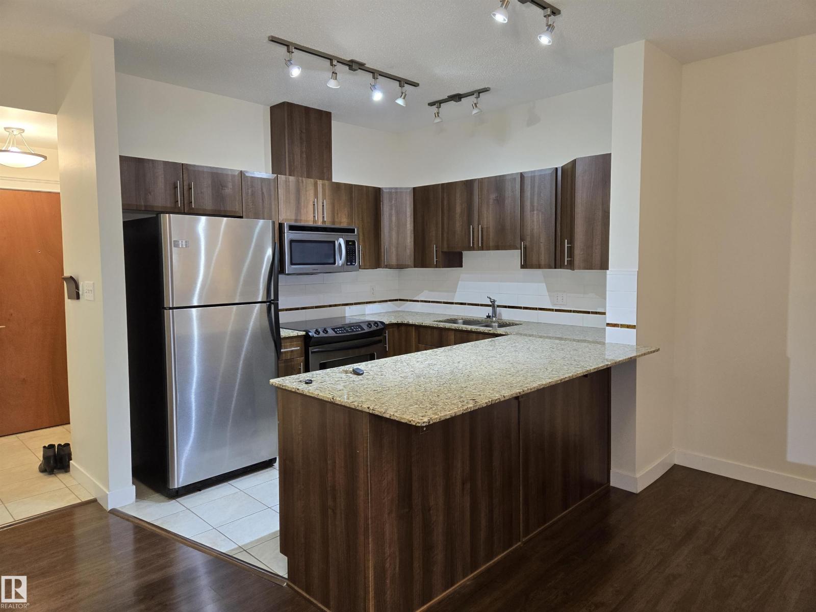#215 10333 112 ST NW NW, Wîhkwêntôwin, Edmonton photo 3