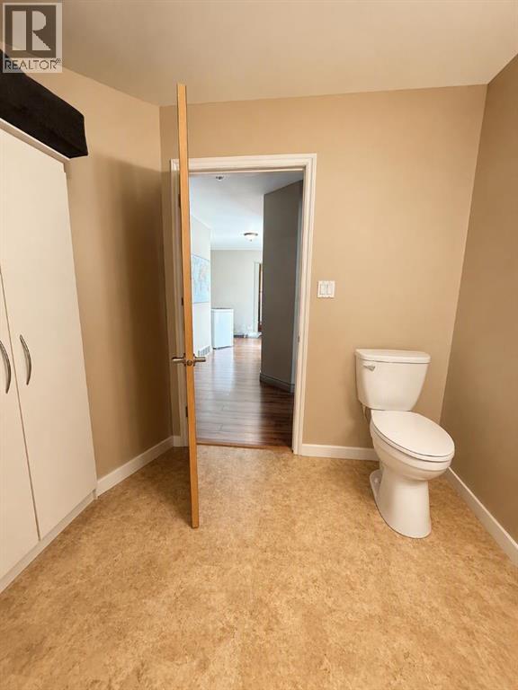 1404, Railway Avenue - 14