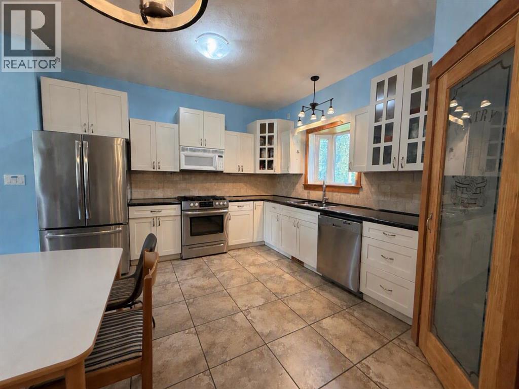 1404, Railway Avenue - 8