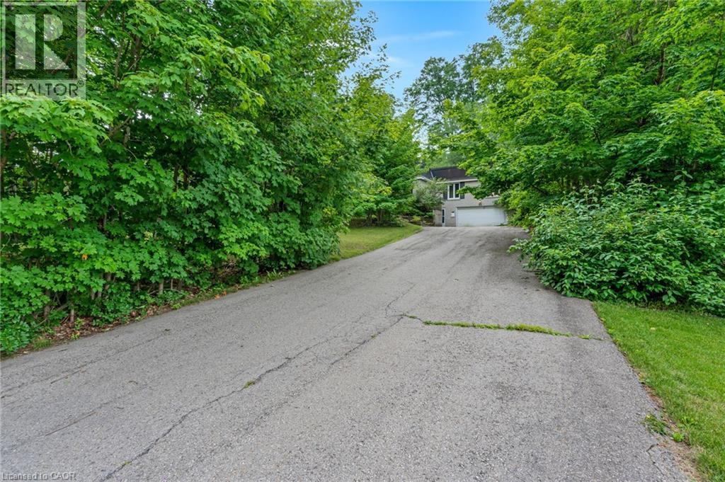 35 MAPLE HILL Drive, Kitchener, Ontario, N2M2R7, Kitchener, Ontario — photo 4 of 5