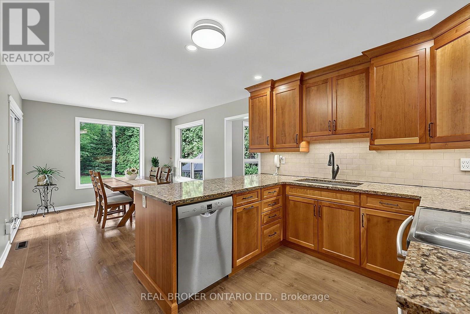 2 AMBERGLEN COURT - 12