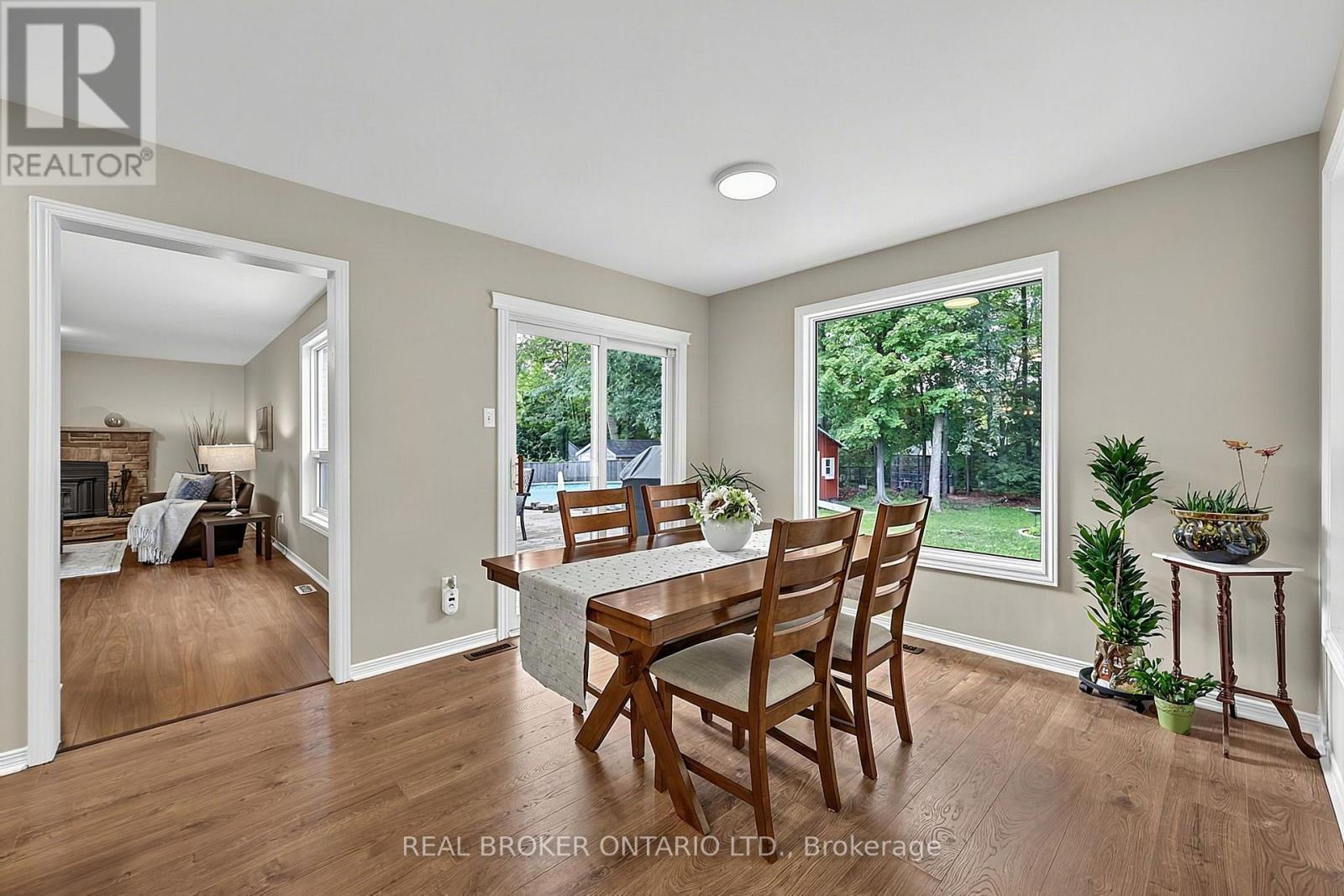 2 AMBERGLEN COURT - 17