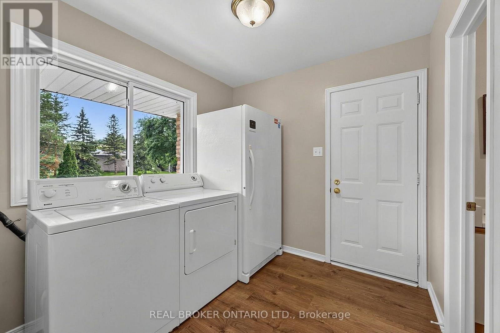 2 AMBERGLEN COURT - Image 18