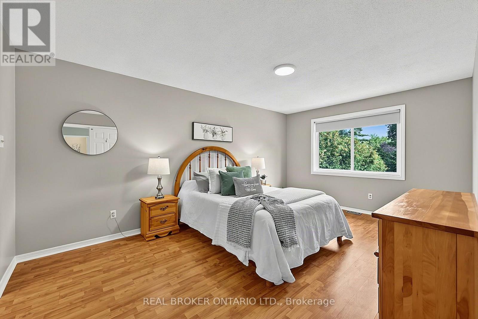 2 AMBERGLEN COURT - 19