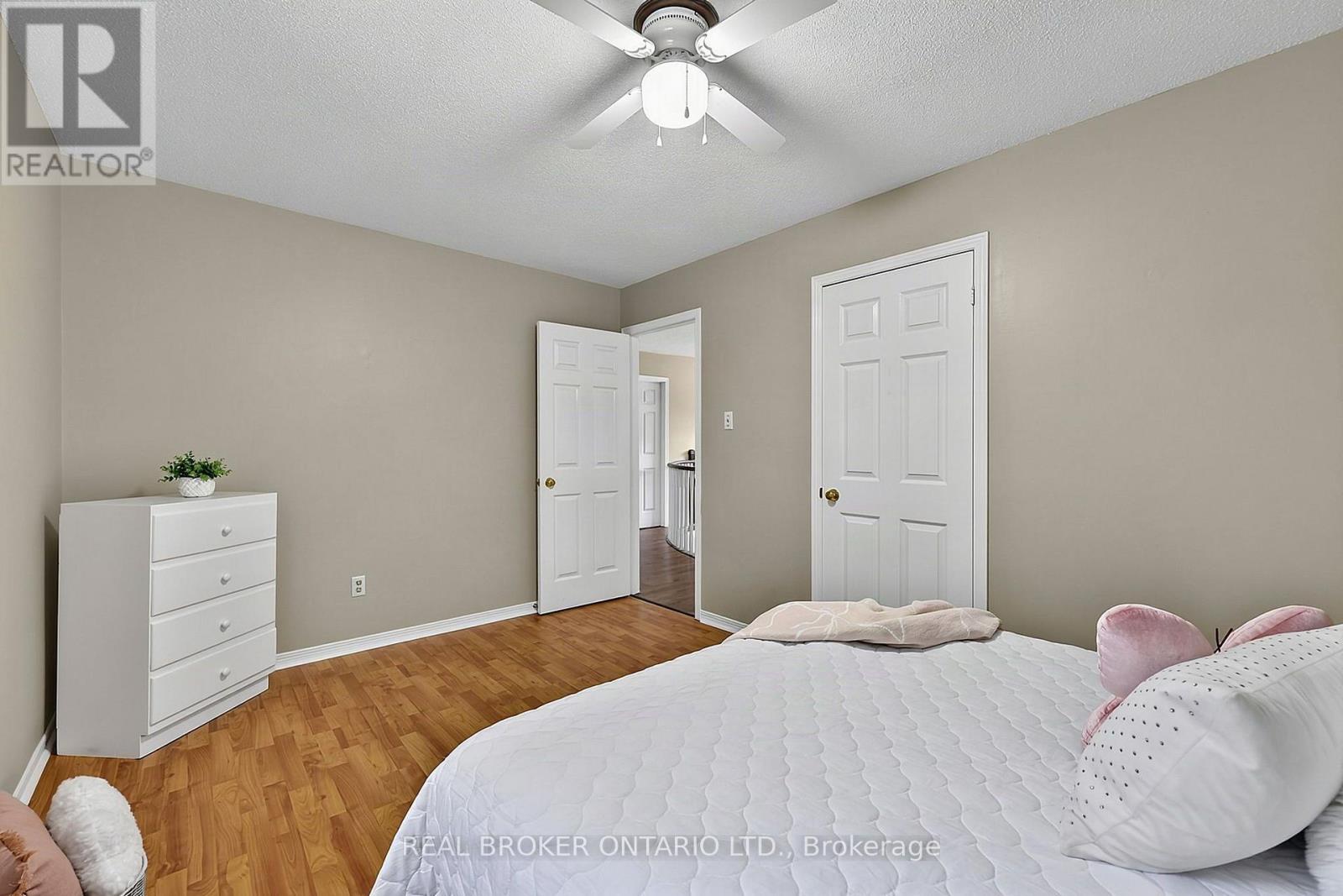 2 AMBERGLEN COURT - 25