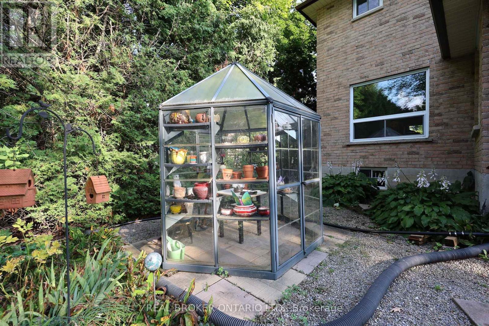 2 AMBERGLEN COURT - 39