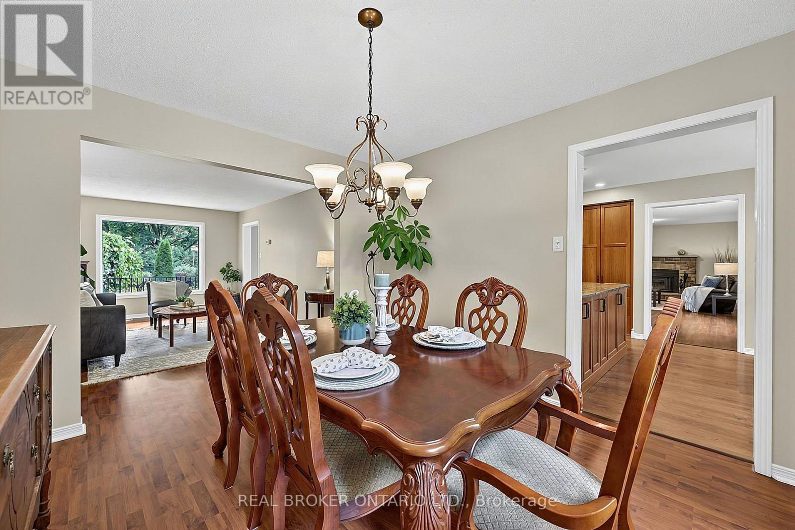 2 AMBERGLEN COURT - 8