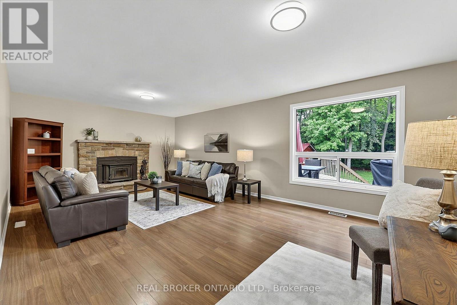 2 AMBERGLEN COURT - 9