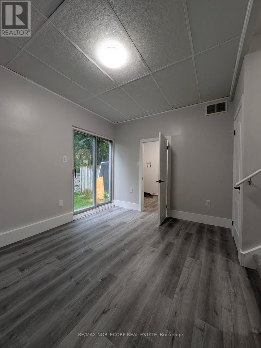 #Lower 59 Scott Crescent, Barrie (Letitia Heights), Ontario, L4N4W2, Barrie (Letitia Heights), Ontario — photo 4 of 5