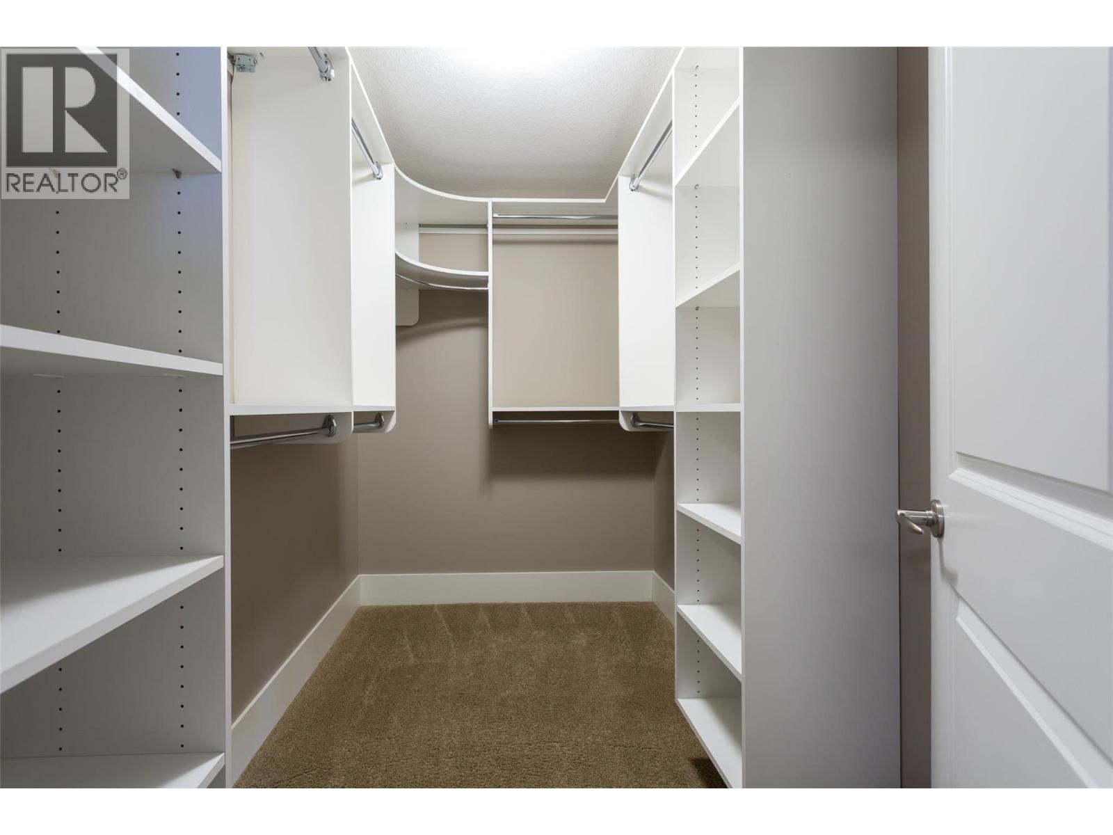 1002 Hewetson Avenue - Image 49