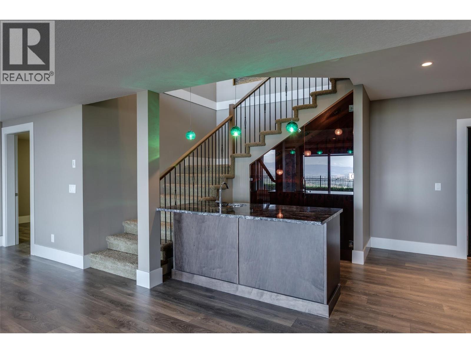 1002 Hewetson Avenue - 43