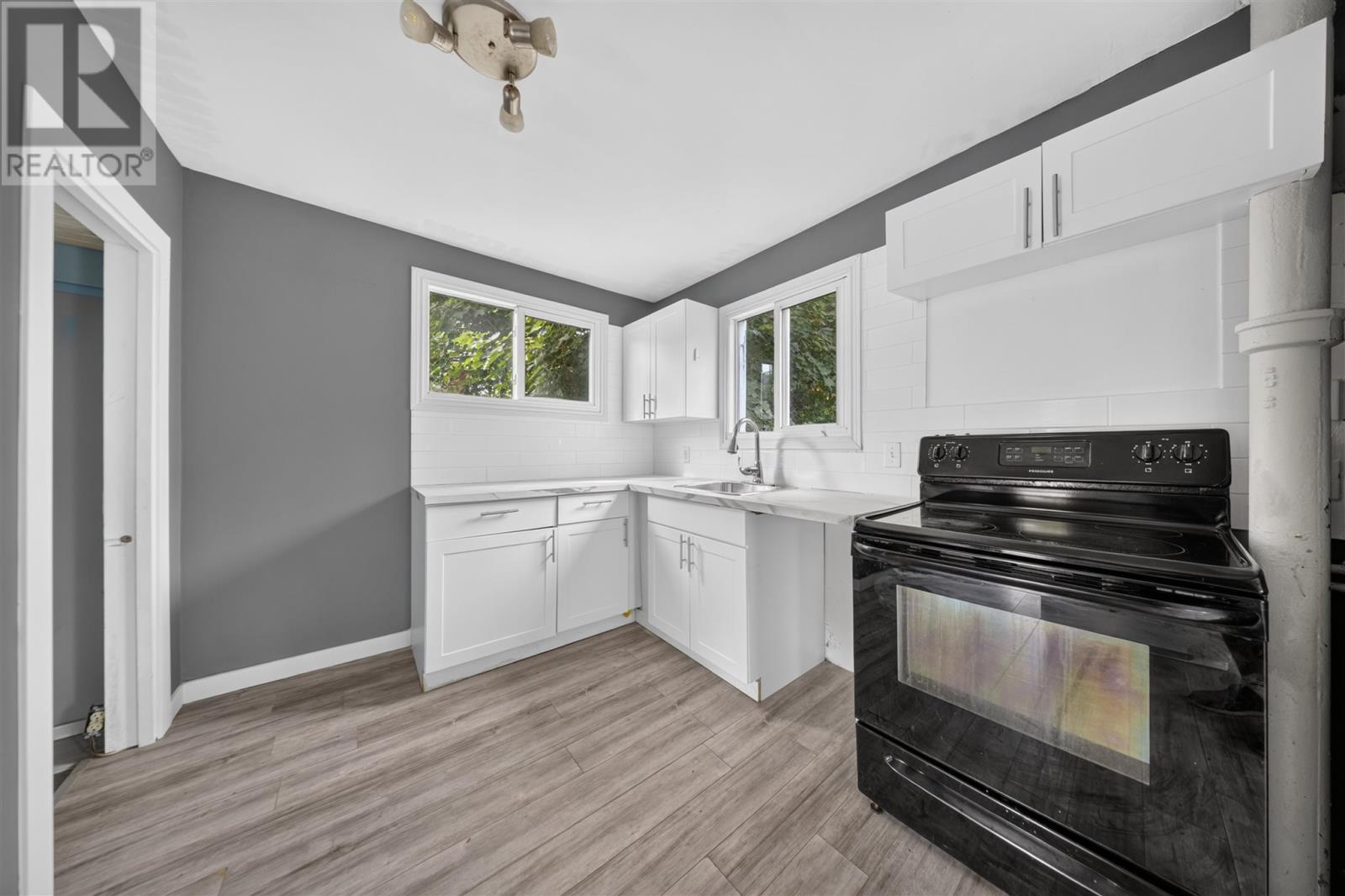 461 John ST - 12
