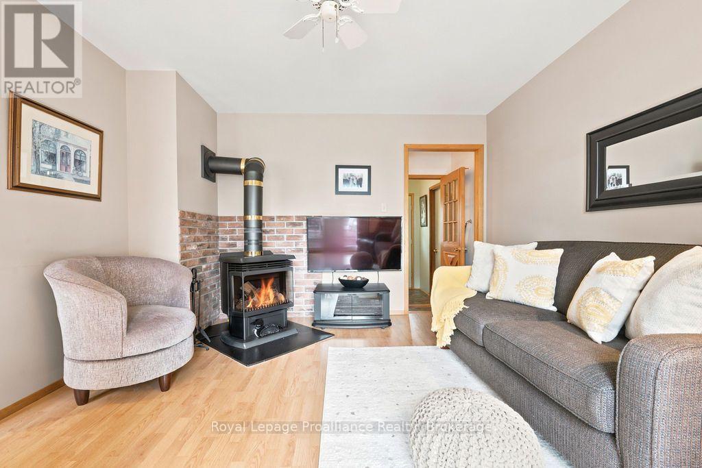 304 HASTINGS STREET N - 27
