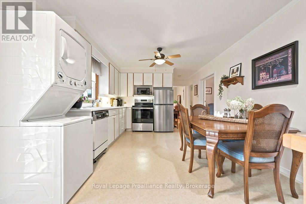 304 HASTINGS STREET N - 4