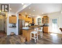 1172 Cedar Grove Road, Roberts Creek, BC V0N2W2 Photo 6