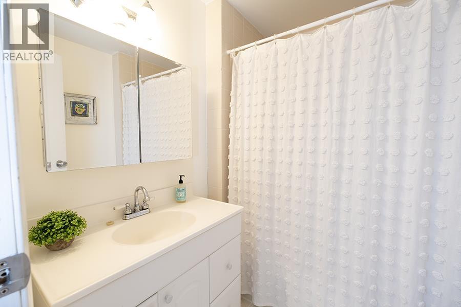 1172 CEDAR GROVE ROAD, Roberts Creek