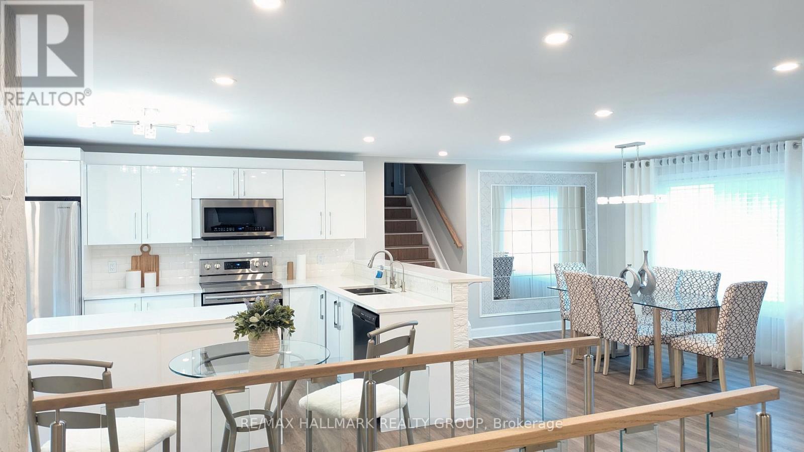 13 BATHURST STREET - 14