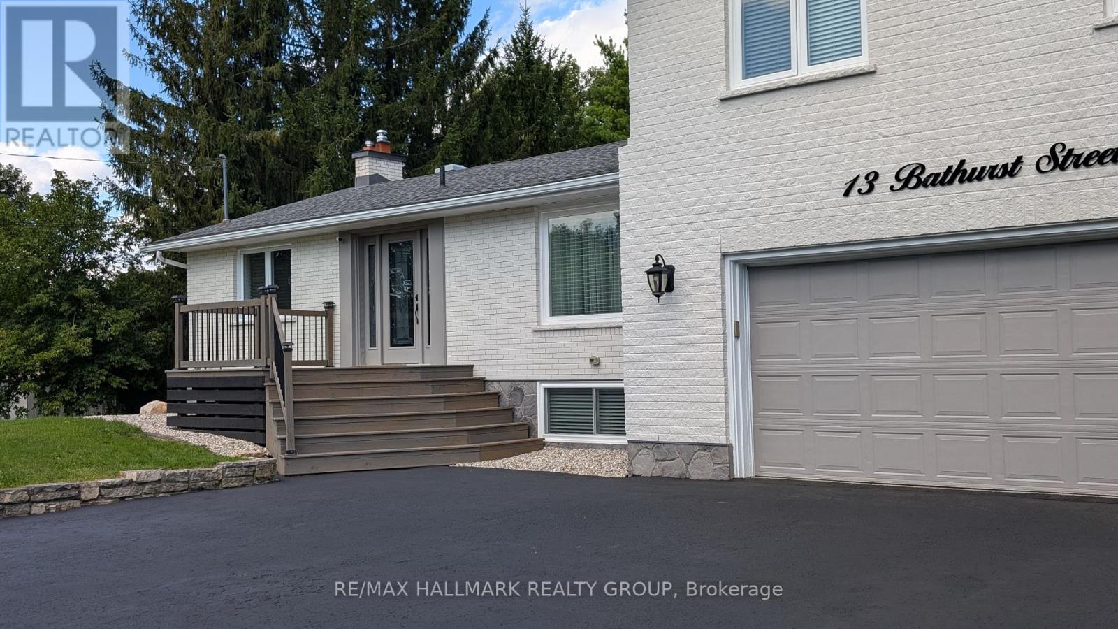 13 BATHURST STREET - 2