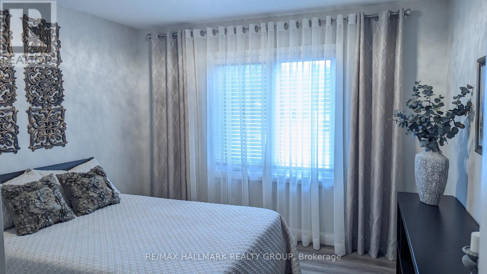 13 BATHURST STREET - 21