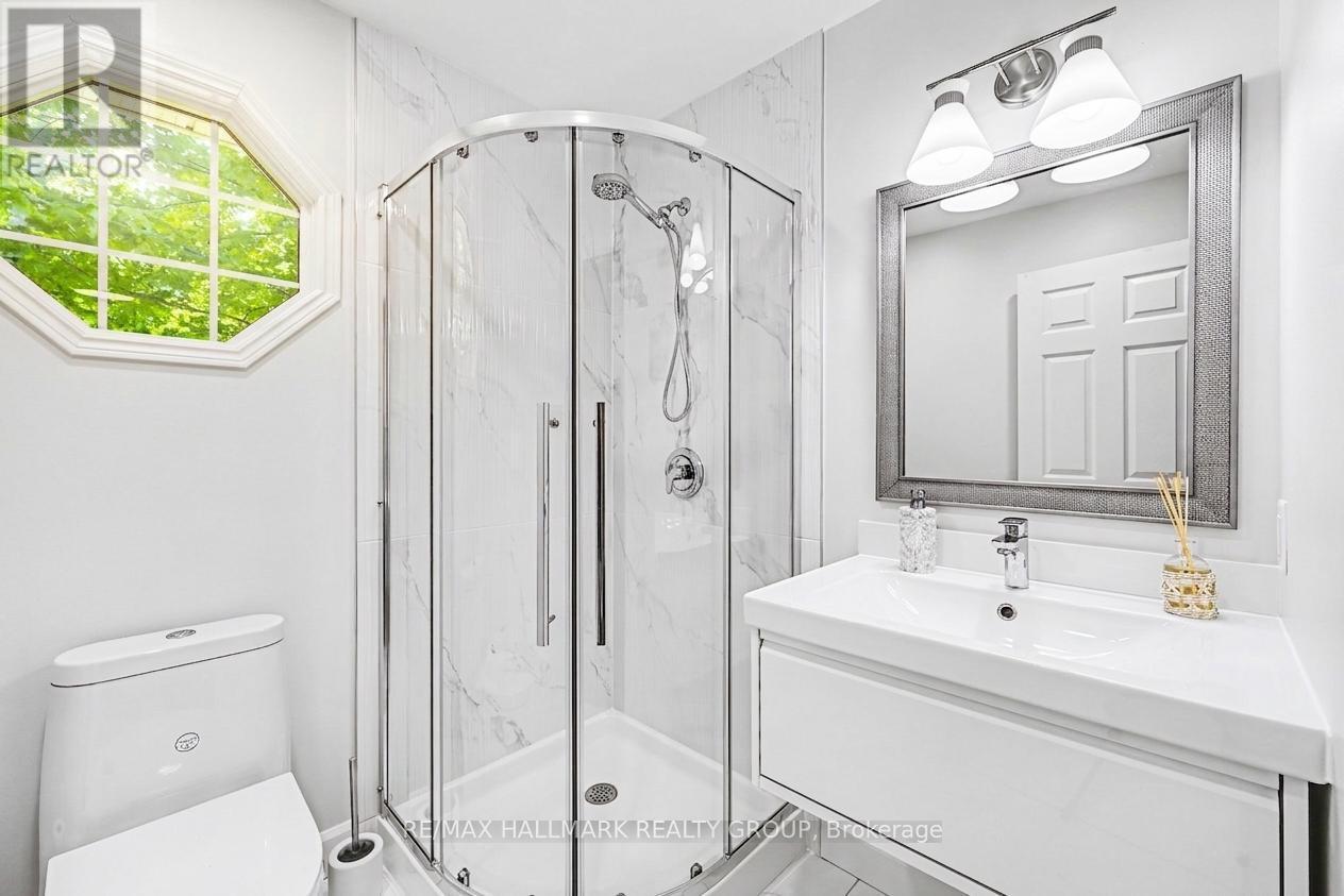13 BATHURST STREET - 23