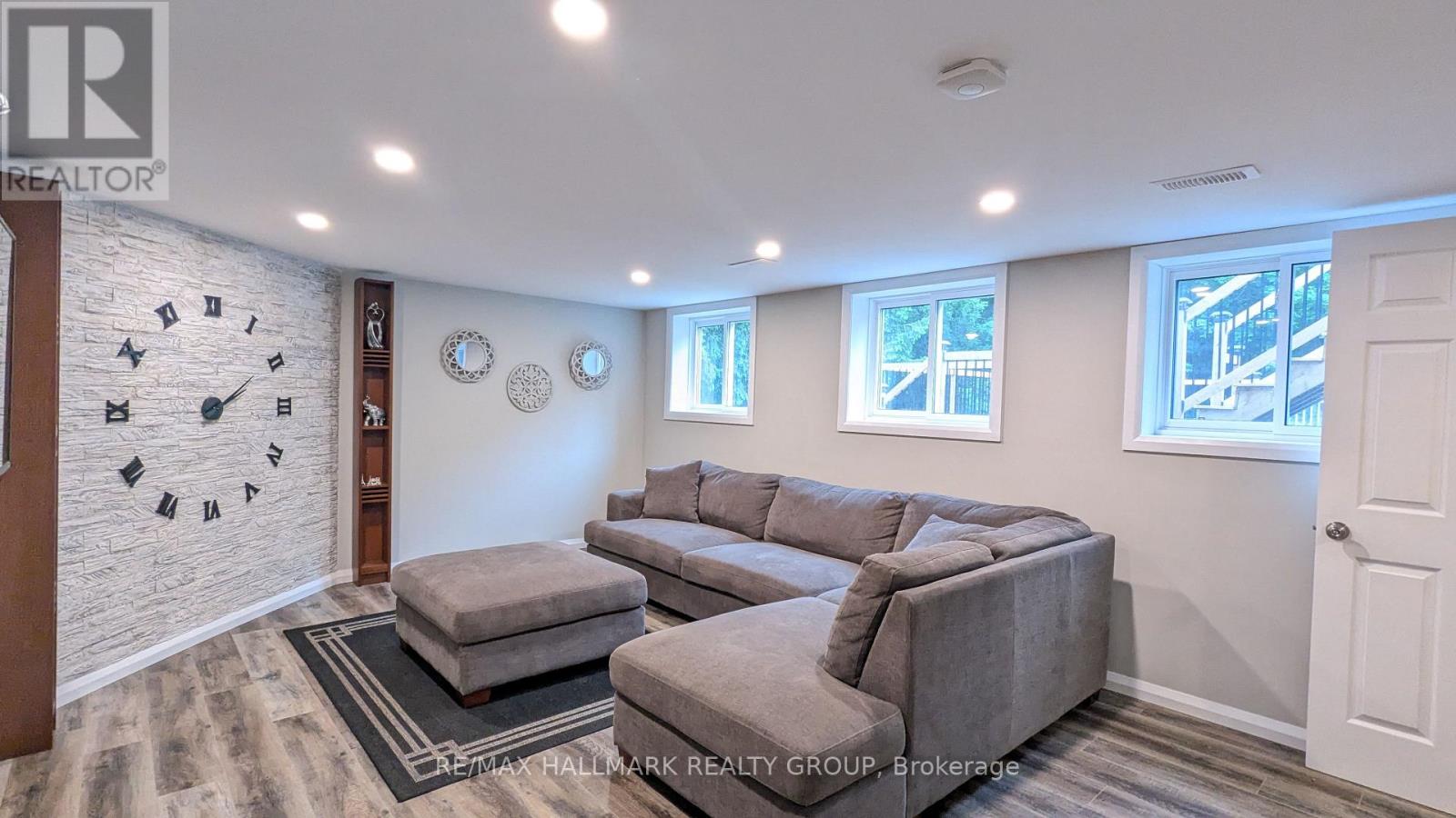 4 Bed, 2 Bath House for Sale in Ottawa – 13 BATHURST STREET, Ottawa – MLS# X13742244 - Image 24